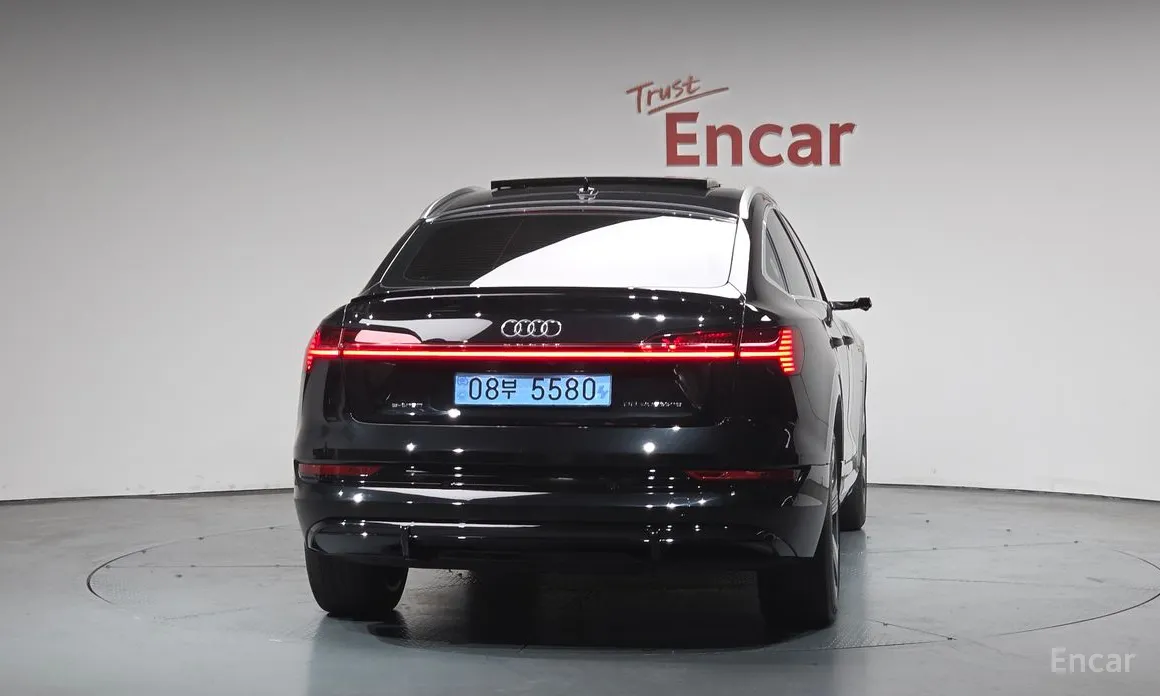 Фото 4 - Audi e-tron