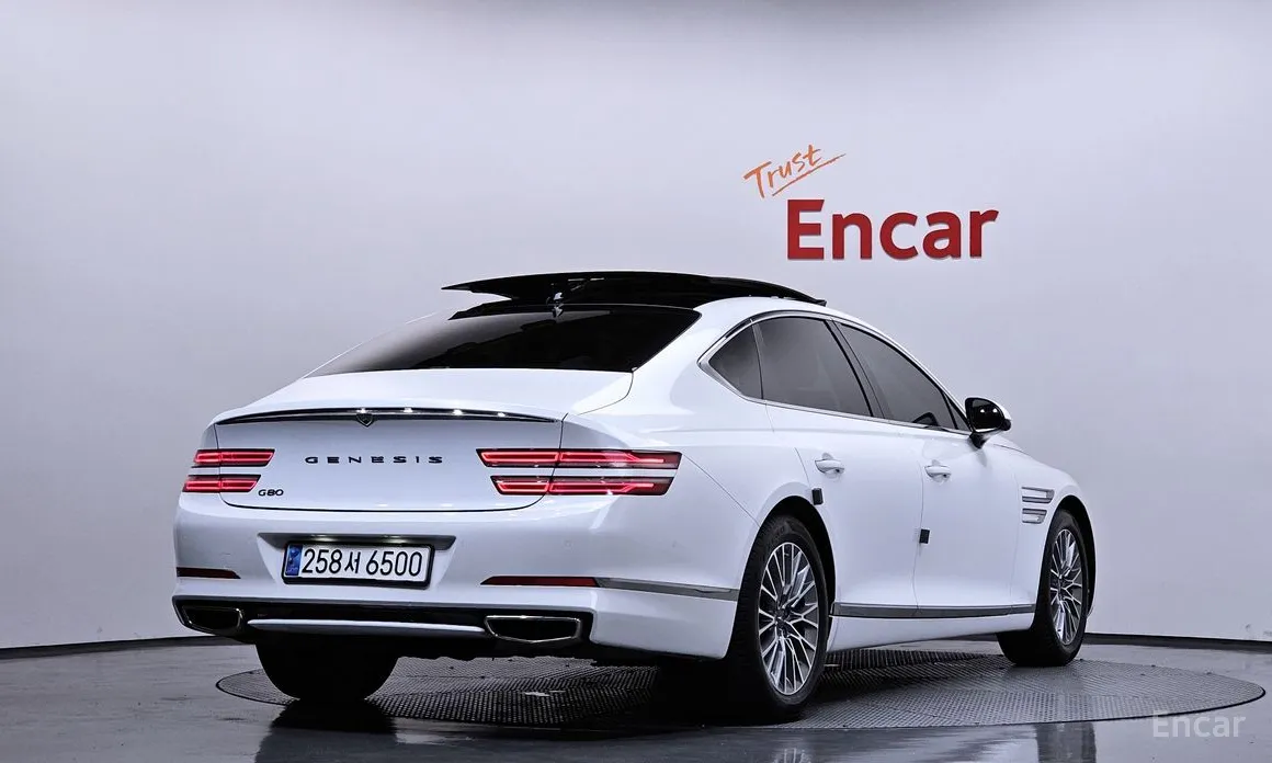 Фото 2 - Genesis G80