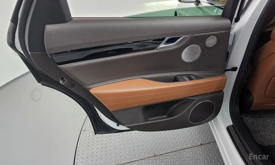 Фото 25 - Genesis G80