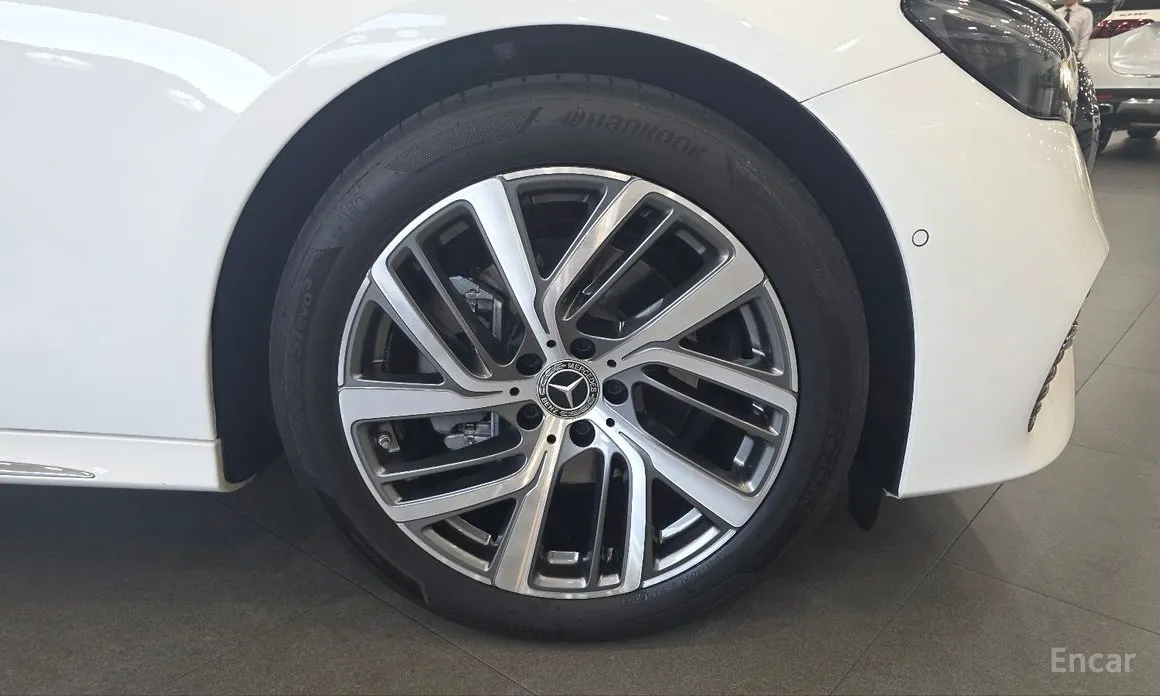 Фото 5 - Mercedes-Benz E-Class