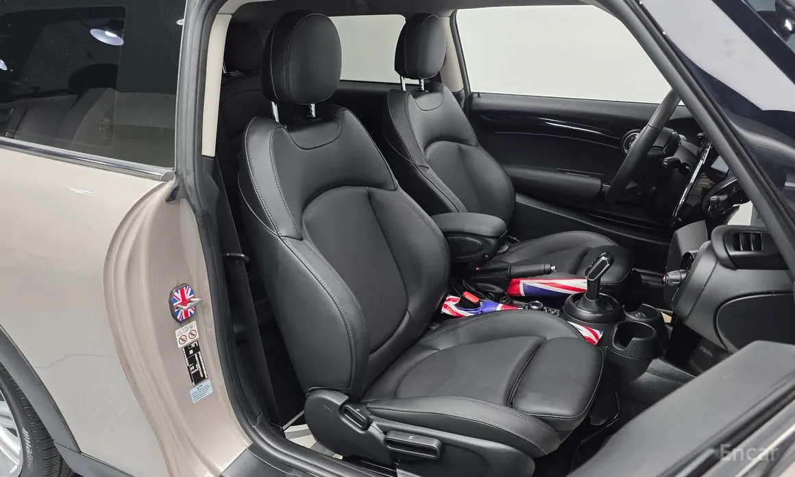Mini Cooper 2001 Classic Plus Launch Pack