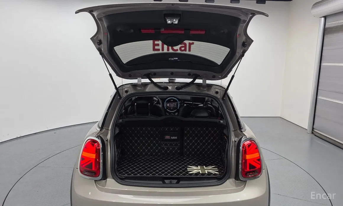 Mini Cooper 2001 Classic Plus Launch Pack