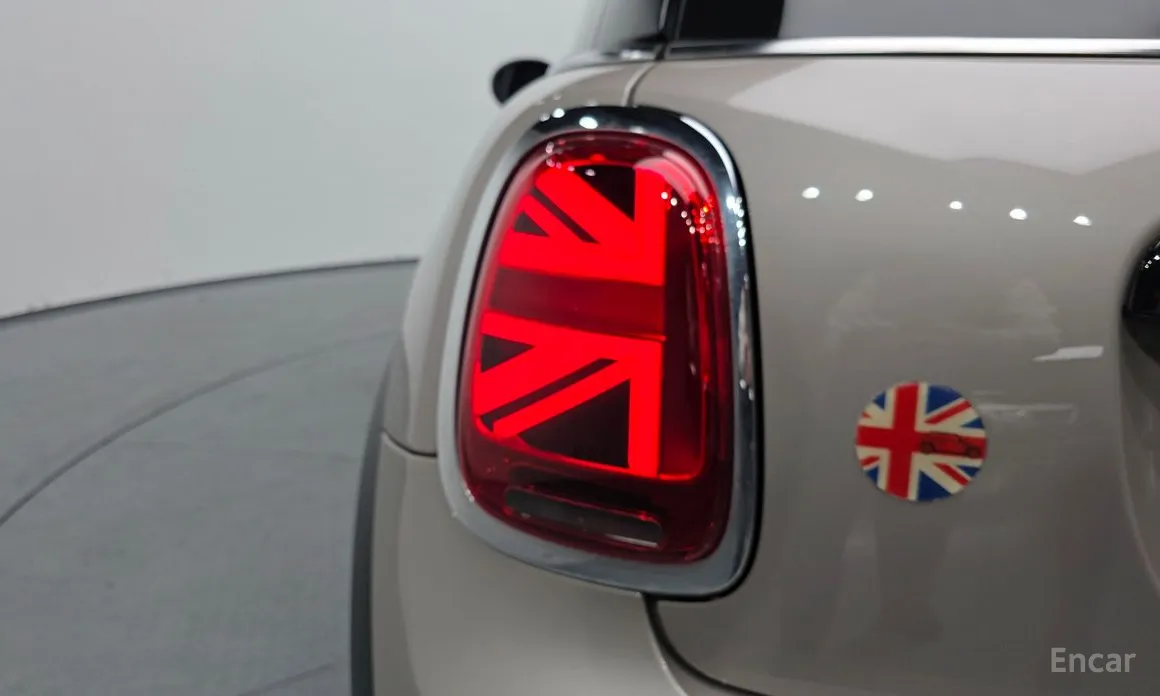 Mini Cooper 2001 Classic Plus Launch Pack