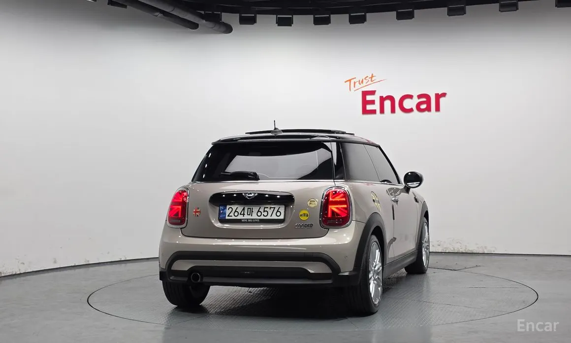 Mini Cooper 2001 Classic Plus Launch Pack