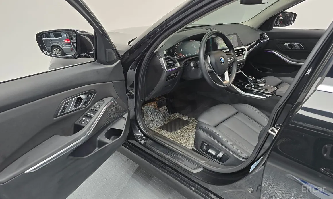 BMW 3 Series 2019 320i