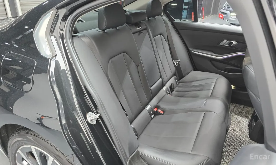 BMW 3 Series 2019 320i