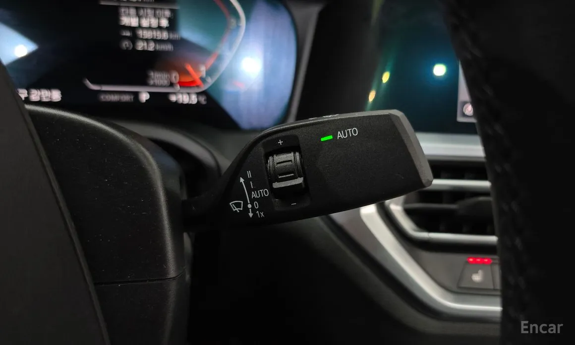 BMW 3 Series 2019 320i