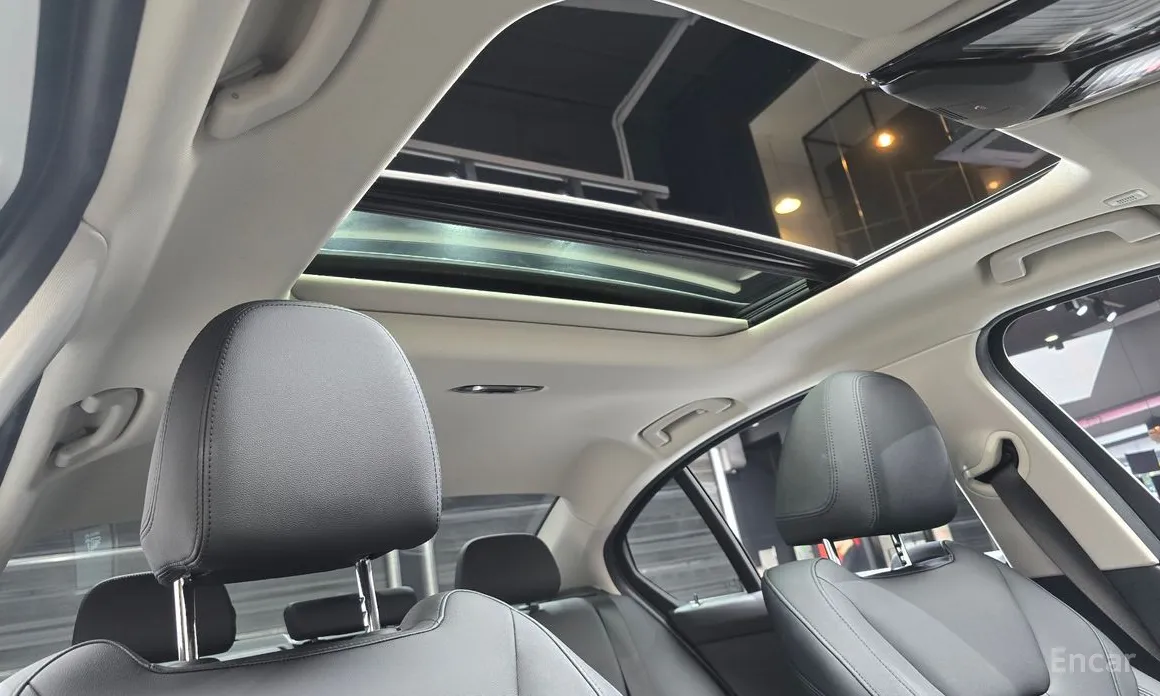 BMW 3 Series 2019 320i