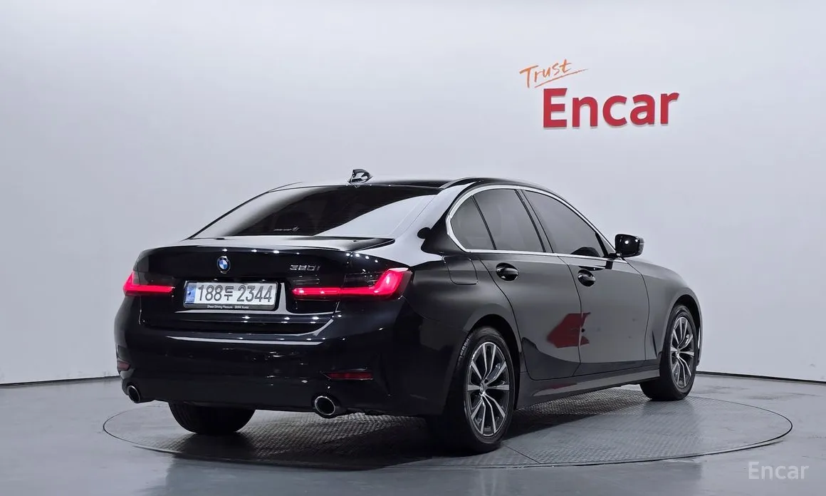 BMW 3 Series 2019 320i
