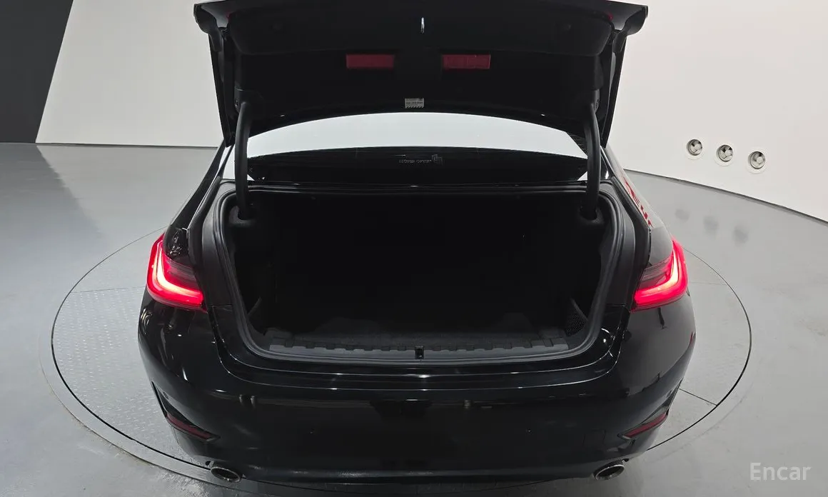 BMW 3 Series 2019 320i