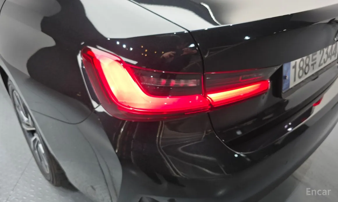 BMW 3 Series 2019 320i