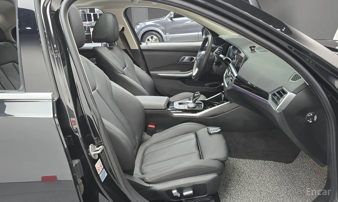 BMW 3 Series 2019 320i