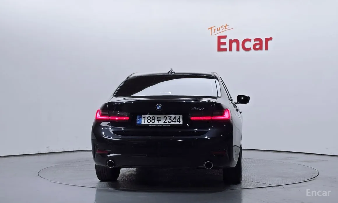 BMW 3 Series 2019 320i