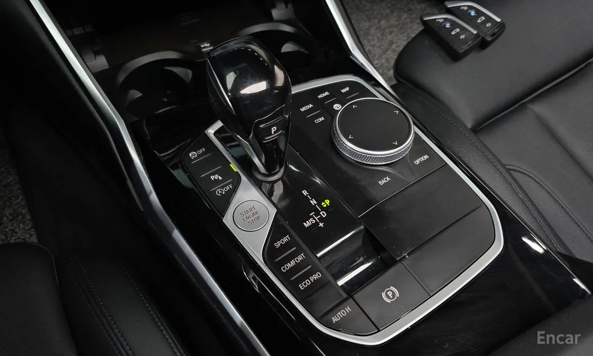 BMW 3 Series 2019 320i