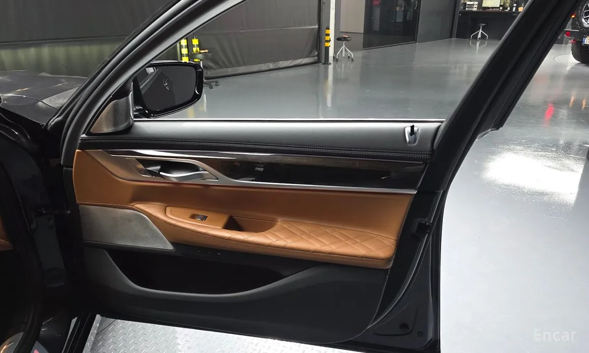 Фото 24 - BMW 7 Series