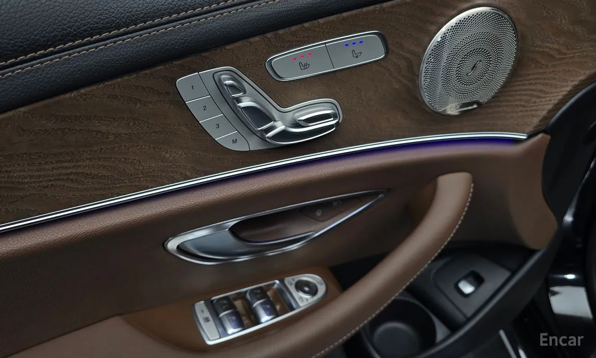 Фото 32 - Mercedes-Benz E-Class