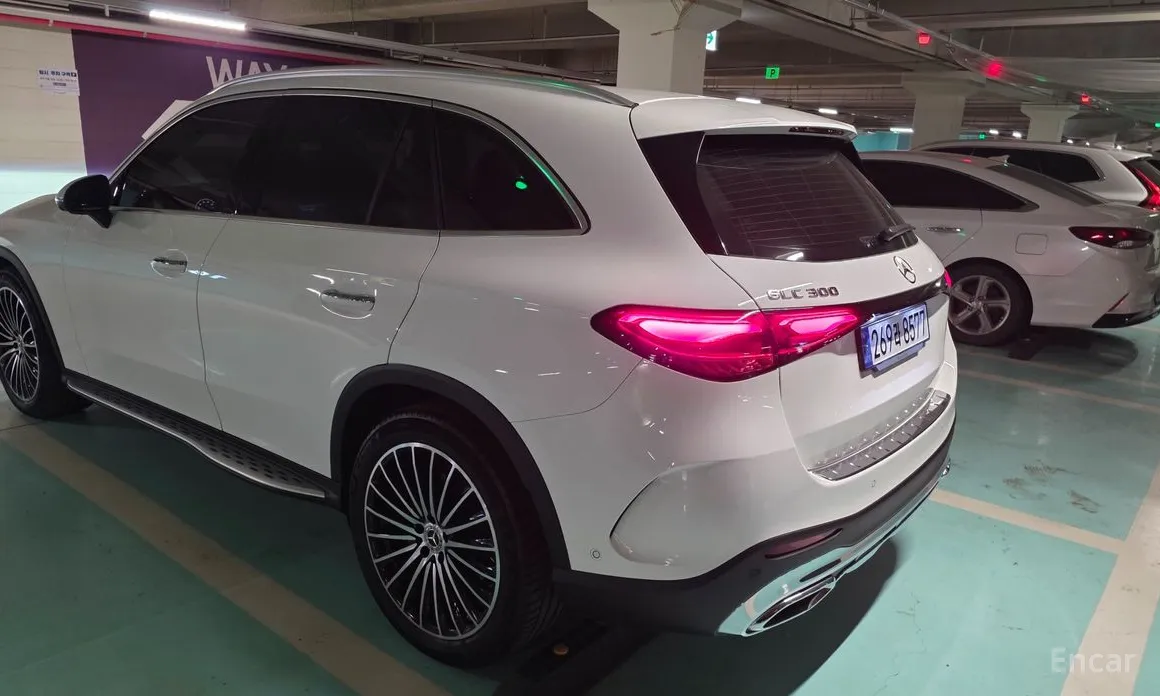 Mercedes-Benz GLC-Class 2023 GLC300 4MATIC AMG Line