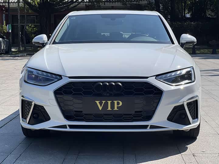 Фото 2 - Audi A4L