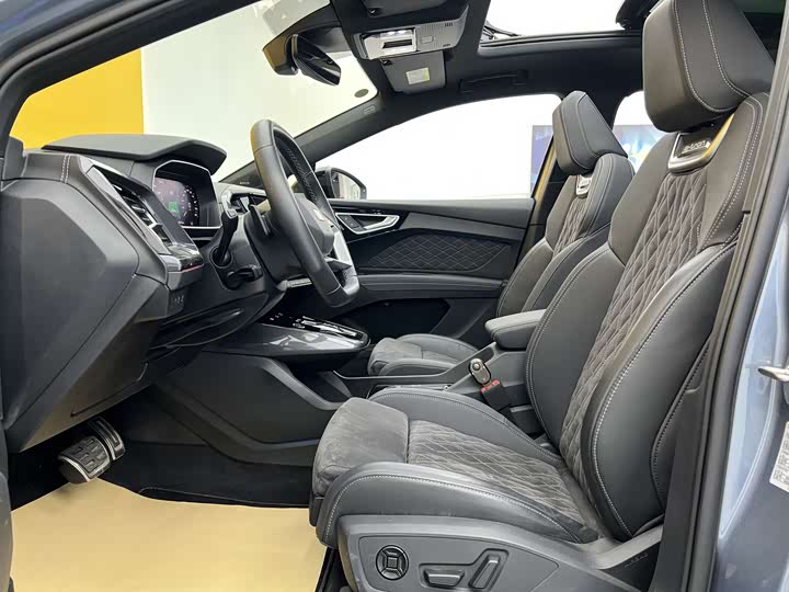 Audi Q4 e-tron 2024 2024款 50 e-tron quattro 创境曜夜版