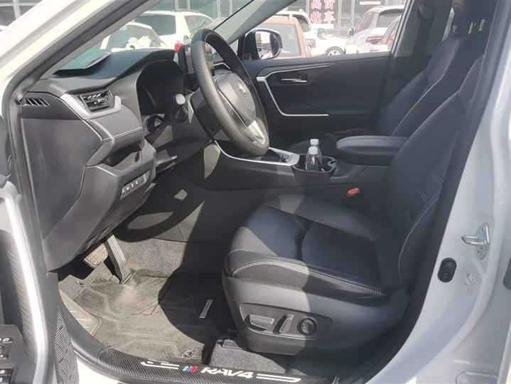 Photo 9 - Toyota RAV4