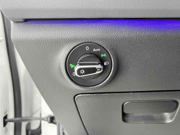 Фото 9 - Volkswagen Sagitar L