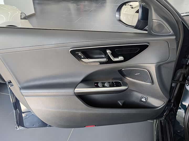 Zdjęcie 8 - Mercedes-Benz C-Class