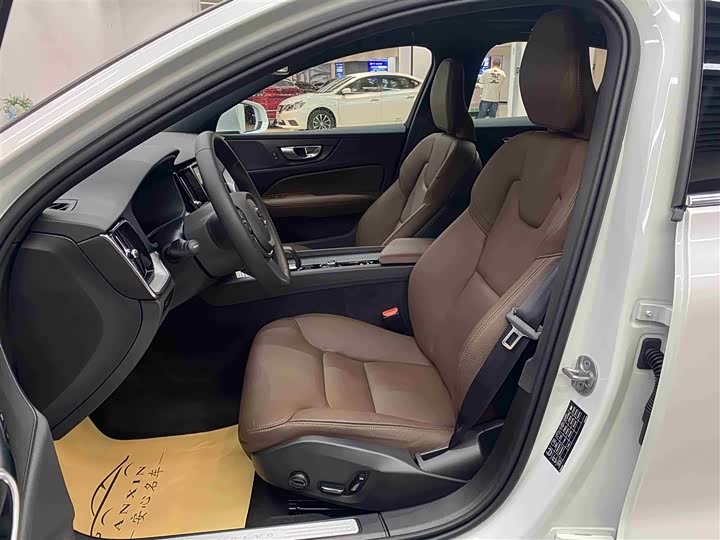 Volvo S60 2025 2025款 B4 智逸豪华版