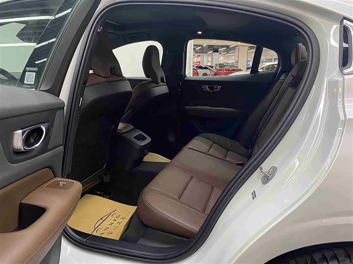 Volvo S60 2025 2025款 B4 智逸豪华版