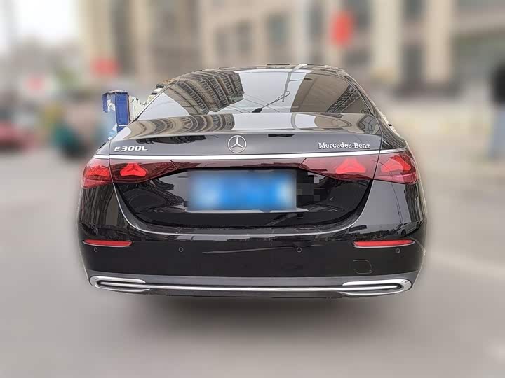 Фото 4 - Mercedes-Benz E-Class