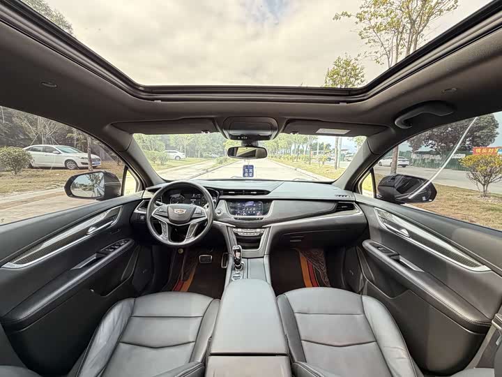 Фото 6 - Cadillac XT5
