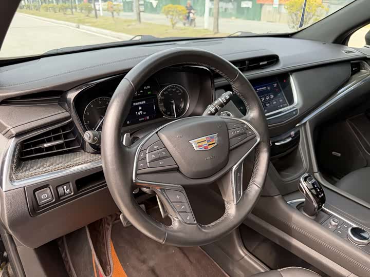 Фото 7 - Cadillac XT5