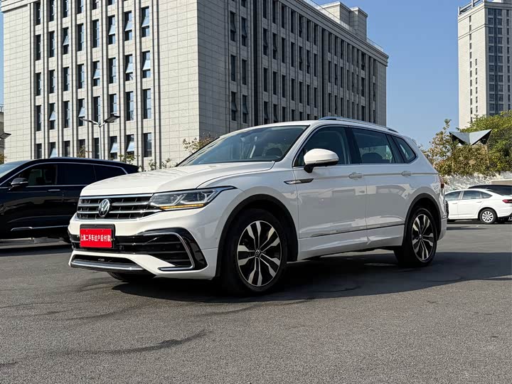 Фото 3 - Volkswagen Tiguan L Pro