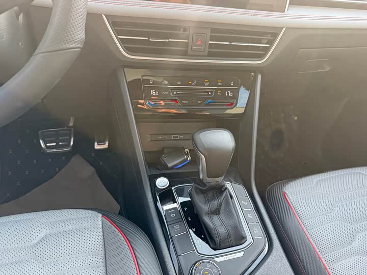 Фото 6 - Volkswagen Tiguan L Pro