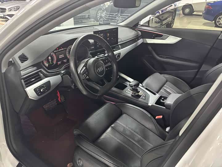 Фото 5 - Audi A4L