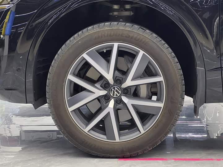 Фото 4 - Volkswagen Touareg