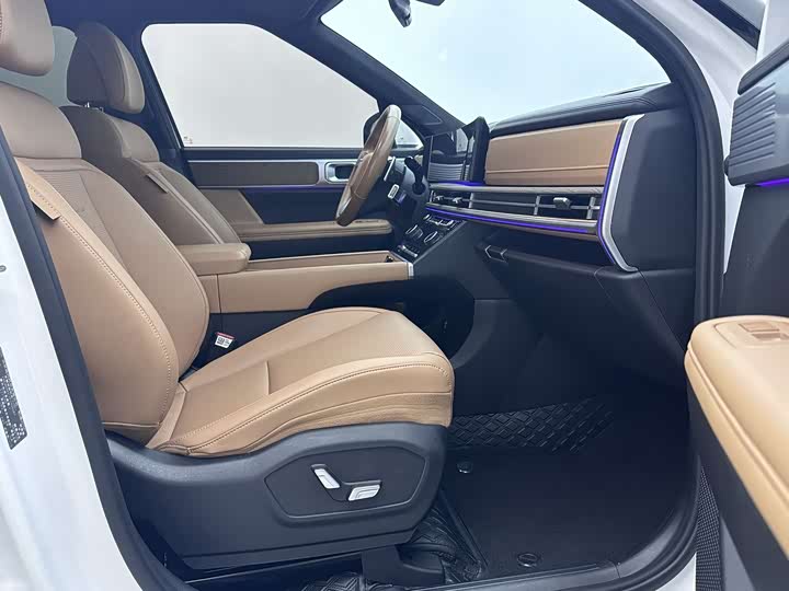 Фото 6 - Hyundai Santa Fe