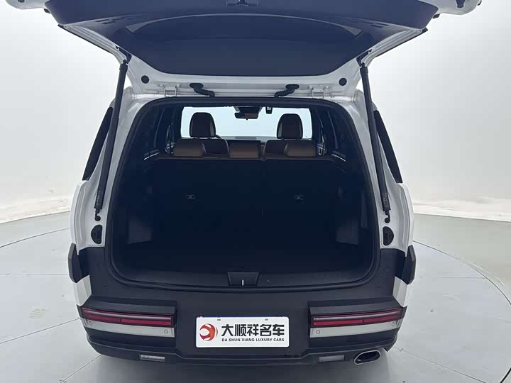 Фото 9 - Hyundai Santa Fe