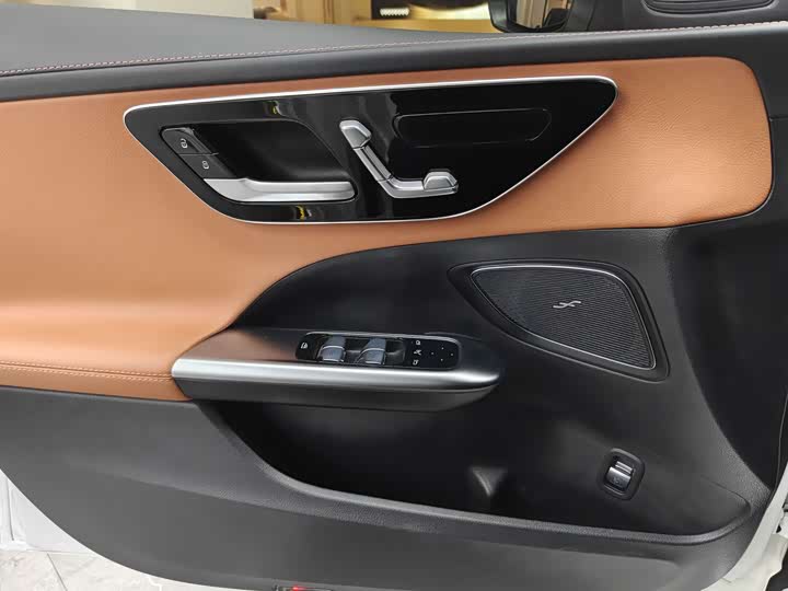 Photo 5 - Mercedes-Benz C-Class