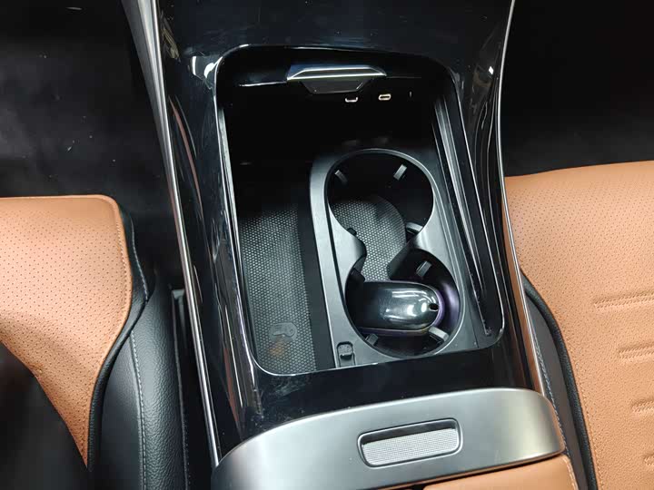 Photo 8 - Mercedes-Benz C-Class