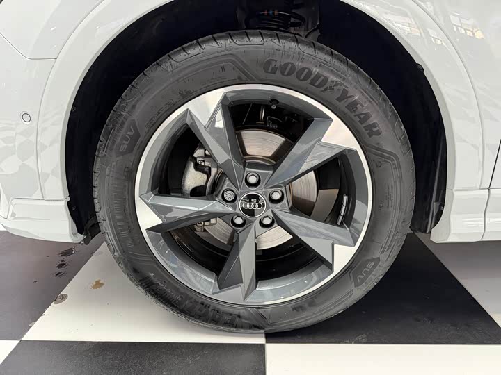 Фото 4 - Audi Q3