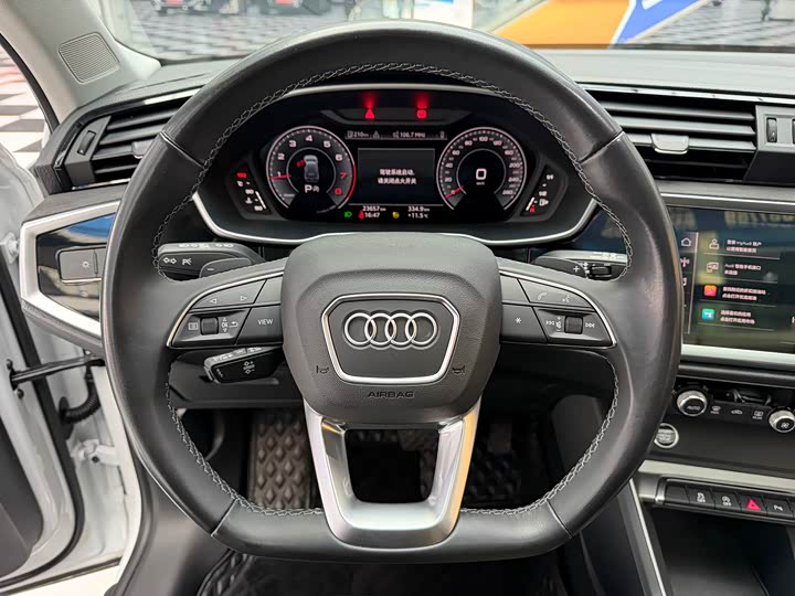 Фото 8 - Audi Q3