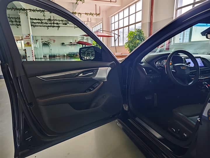 Фото 9 - Cadillac CT5
