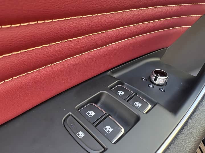 صورة 9 - Hongqi HS5