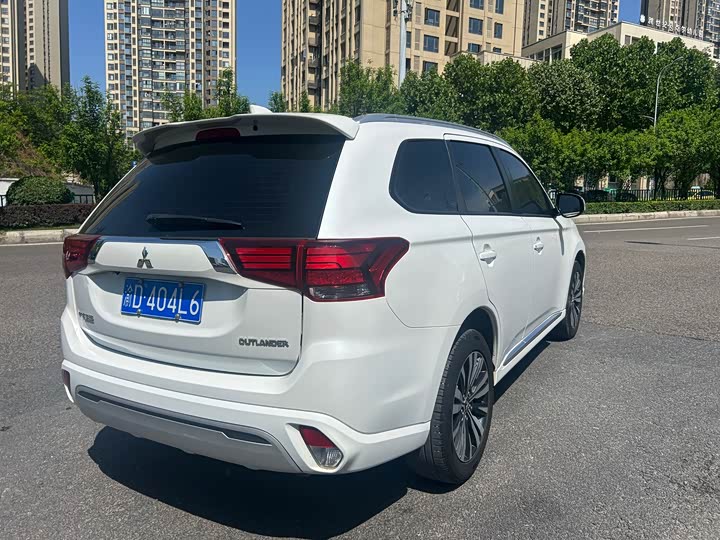 Mitsubishi Outlander 2023 2023款 1.5T CVT两驱尊享版 5座