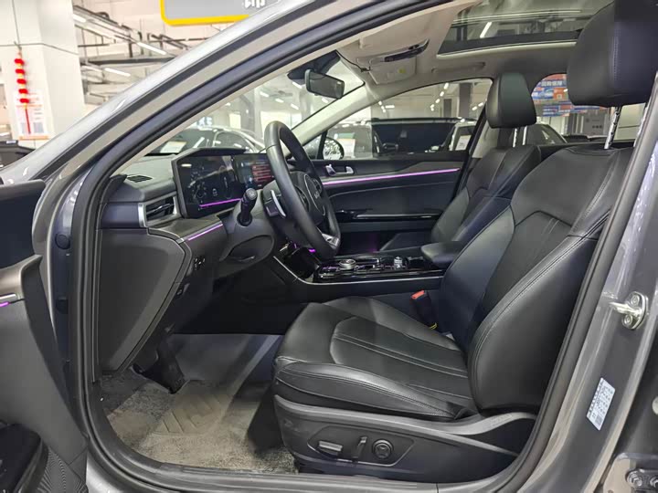 Kia K5 2025 2025款 1.5T 尊贵版