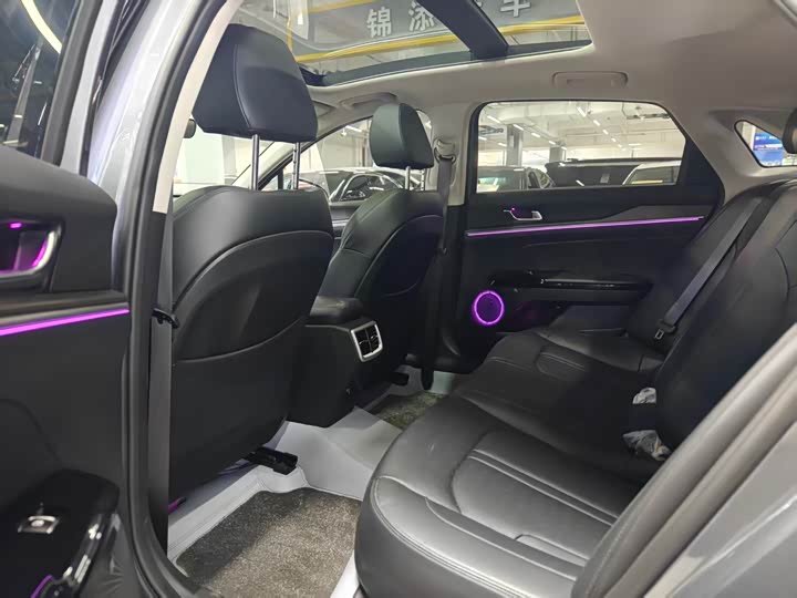 Kia K5 2025 2025款 1.5T 尊贵版