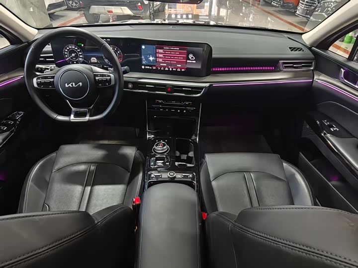 Kia K5 2025 2025款 1.5T 尊贵版