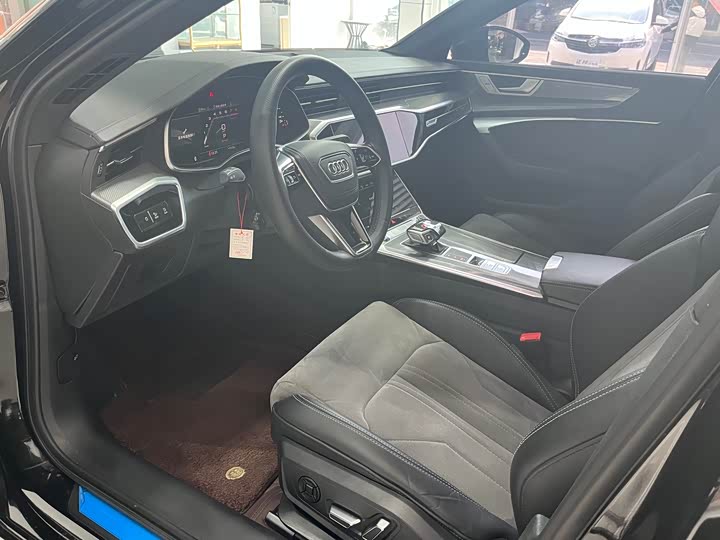 Фото 6 - Audi A6L