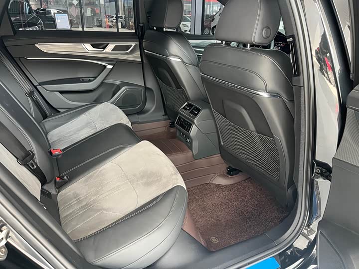Фото 9 - Audi A6L