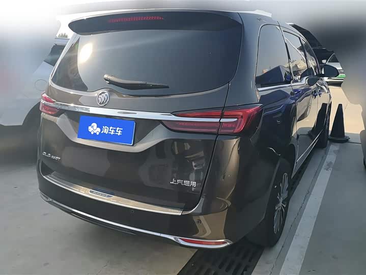 Photo 3 - Buick GL8 ES